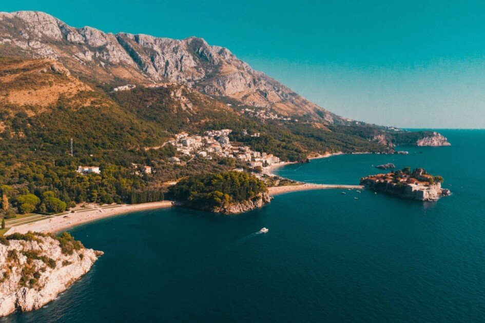 Sveti Stefan i Crna Gora na pjenu od mora, montenegro, travel montenegro, summer in montenegro